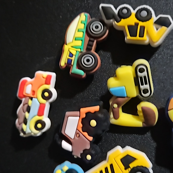 Construction Vehicles Shoe Charms set of 15 New in Package - Picture 5 of 5
